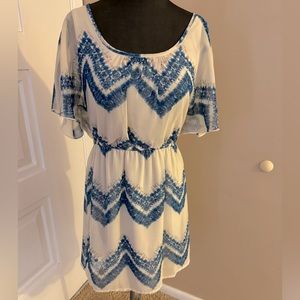 Teeze Me Chevron Flutter Sleeve Cream/Blue Dress, size 9
